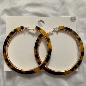 Tortoise shell acrylic and gold hoops